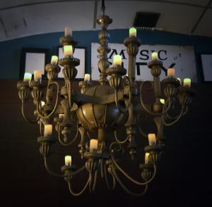 The lovely chandelier for proper studio ambience!